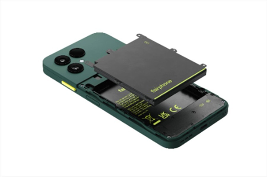 Swapping out the Fairphone 6’s battery is like rewinding to an era when user freedom still came standard.
