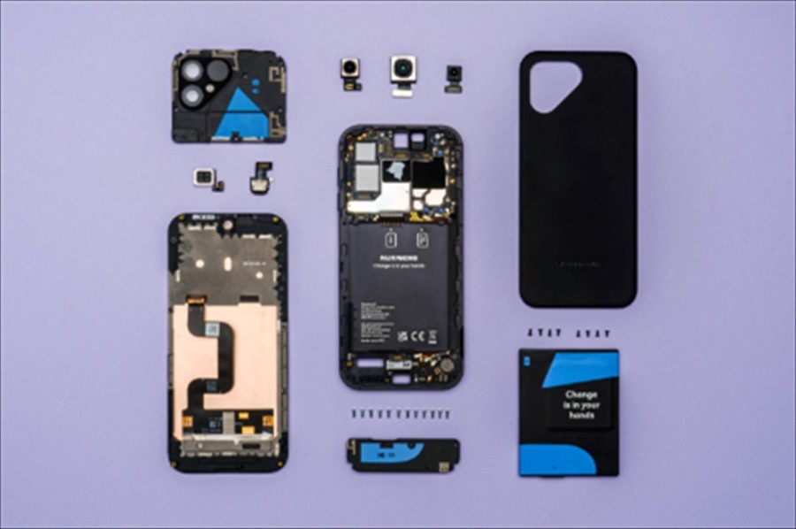 Because of its modular design, the Fairphone 6 makes a clear statement against disposable technology through do-it-yourself repair.
